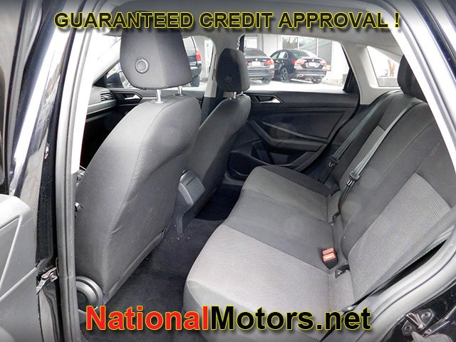 Volkswagen Jetta Vehicle Full-screen Gallery Image 06