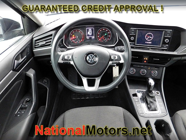 Volkswagen Jetta Vehicle Full-screen Gallery Image 07