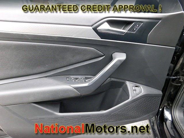 Volkswagen Jetta Vehicle Full-screen Gallery Image 08