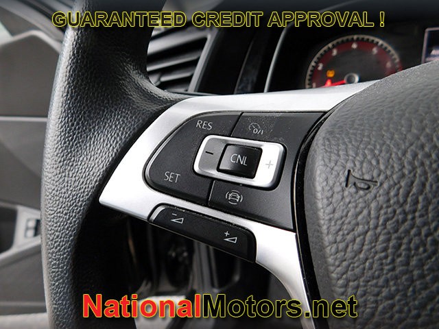 Volkswagen Jetta Vehicle Full-screen Gallery Image 14