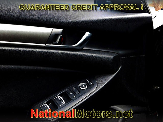 Honda Accord Sedan Vehicle Full-screen Gallery Image 10