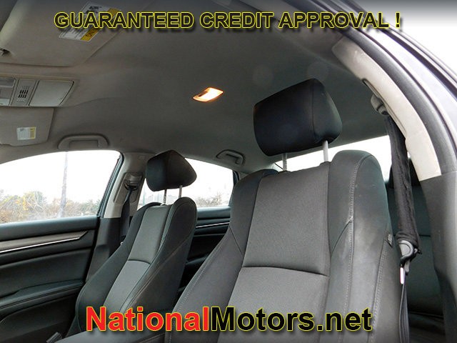 Honda Accord Sedan Vehicle Full-screen Gallery Image 11