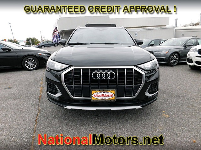 Audi Q3 Vehicle Full-screen Gallery Image 03