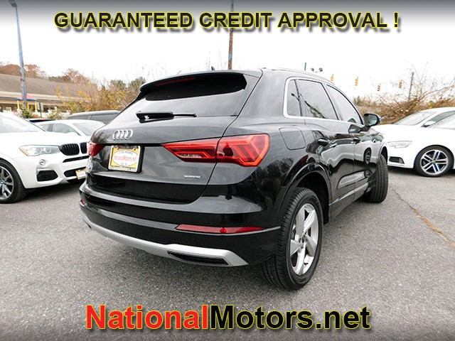 Audi Q3 Vehicle Full-screen Gallery Image 05