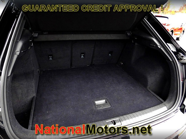 Audi Q3 Vehicle Full-screen Gallery Image 07