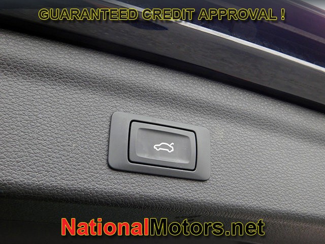 Audi Q3 Vehicle Full-screen Gallery Image 08