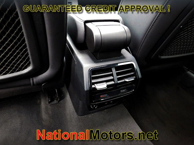 Audi Q3 Vehicle Full-screen Gallery Image 13