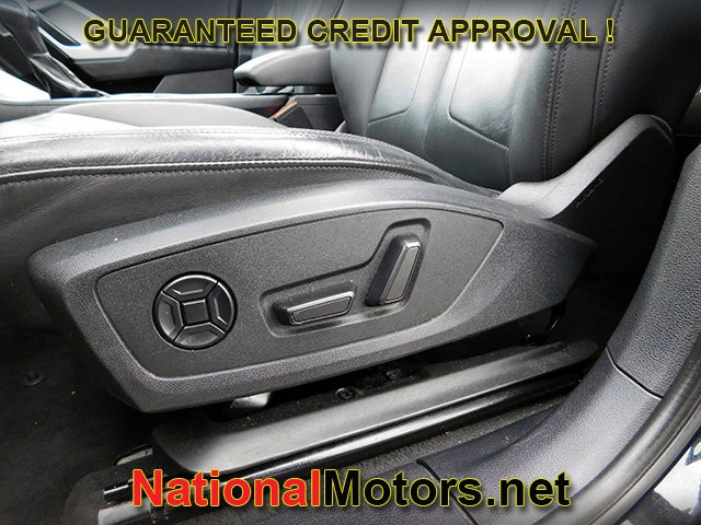 Audi Q3 Vehicle Full-screen Gallery Image 16