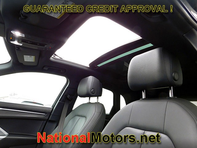 Audi Q3 Vehicle Full-screen Gallery Image 17