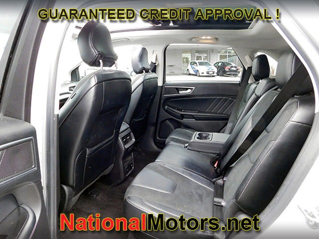 Ford Edge Vehicle Full-screen Gallery Image 12