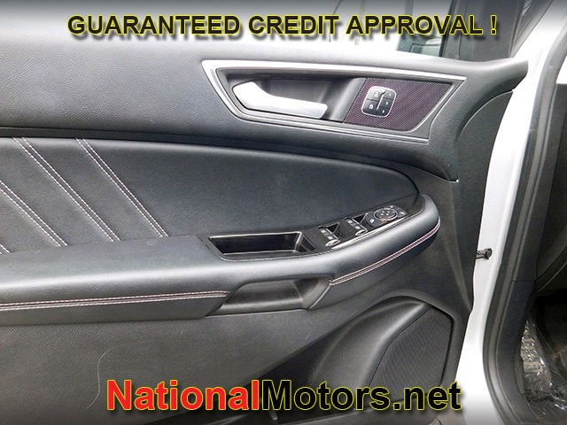 Ford Edge Vehicle Full-screen Gallery Image 15