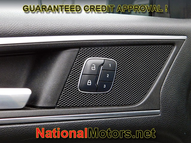 Ford Edge Vehicle Full-screen Gallery Image 16