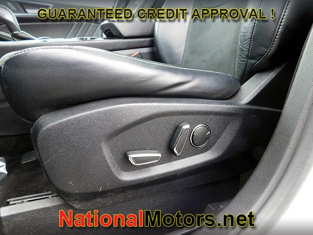 Ford Edge Vehicle Full-screen Gallery Image 18