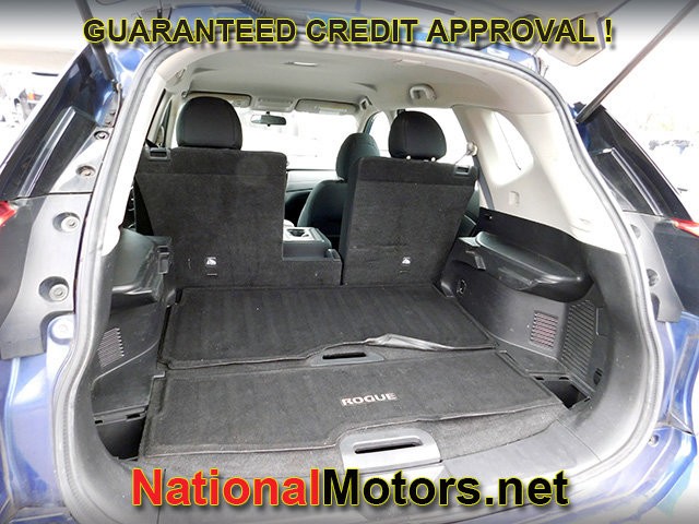 Nissan Rogue Vehicle Full-screen Gallery Image 05