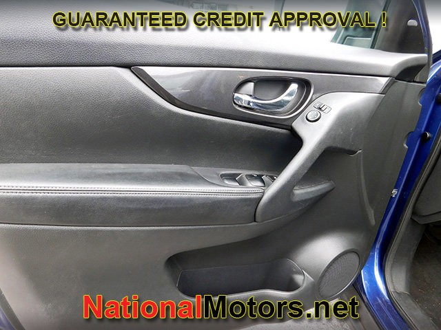 Nissan Rogue Vehicle Full-screen Gallery Image 09