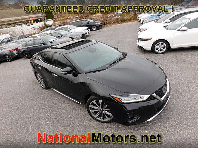 Nissan Maxima Vehicle Full-screen Gallery Image 02