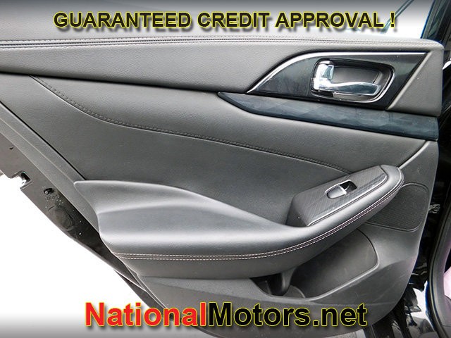 Nissan Maxima Vehicle Full-screen Gallery Image 09
