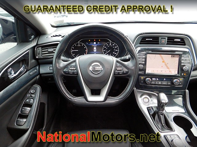 Nissan Maxima Vehicle Full-screen Gallery Image 12