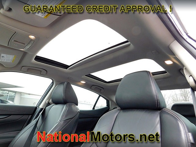 Nissan Maxima Vehicle Full-screen Gallery Image 18