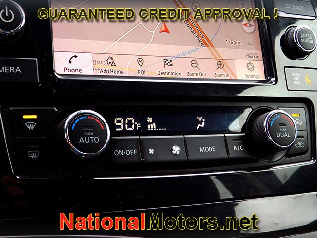 Nissan Maxima Vehicle Full-screen Gallery Image 21