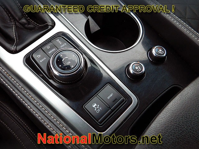 Nissan Maxima Vehicle Full-screen Gallery Image 23