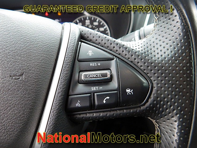 Nissan Maxima Vehicle Full-screen Gallery Image 24