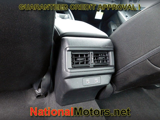 Honda Accord Sedan Vehicle Full-screen Gallery Image 10