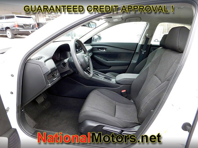 Honda Accord Sedan Vehicle Full-screen Gallery Image 13