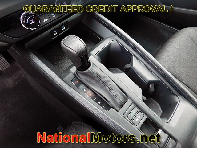 Honda Accord Sedan Vehicle Full-screen Gallery Image 16