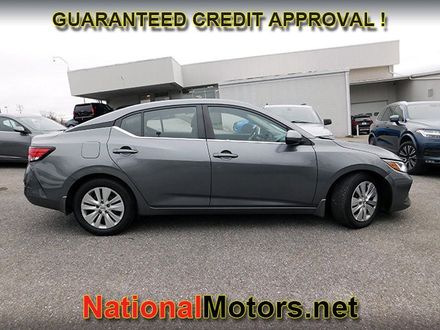 Nissan Sentra Vehicle Full-screen Gallery Image 03