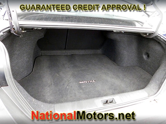 Nissan Sentra Vehicle Full-screen Gallery Image 05
