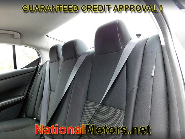 Nissan Sentra Vehicle Full-screen Gallery Image 07