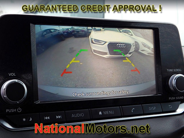 Nissan Sentra Vehicle Full-screen Gallery Image 12