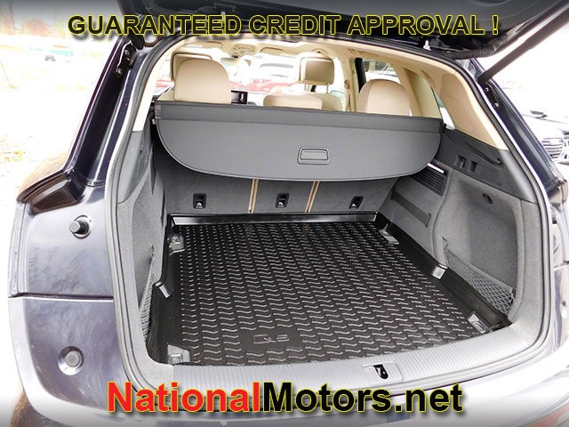 Audi Q5 Vehicle Full-screen Gallery Image 07