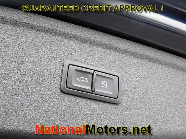 Audi Q5 Vehicle Full-screen Gallery Image 08