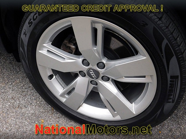 Audi Q5 Vehicle Full-screen Gallery Image 09