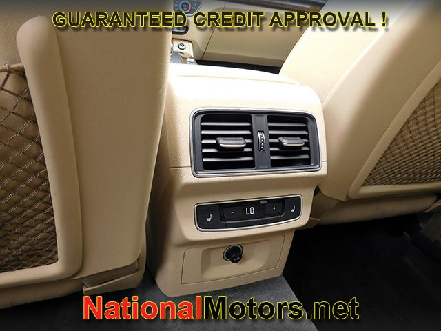 Audi Q5 Vehicle Full-screen Gallery Image 13