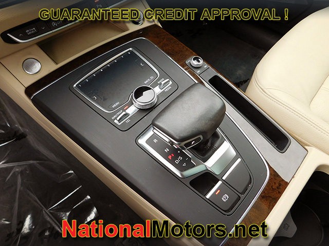 Audi Q5 Vehicle Full-screen Gallery Image 22