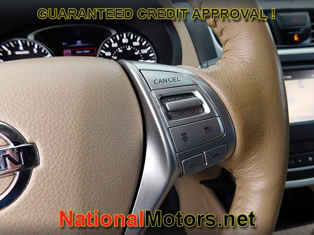 Nissan Altima Vehicle Full-screen Gallery Image 18