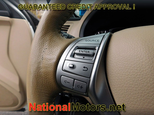 Nissan Altima Vehicle Full-screen Gallery Image 19