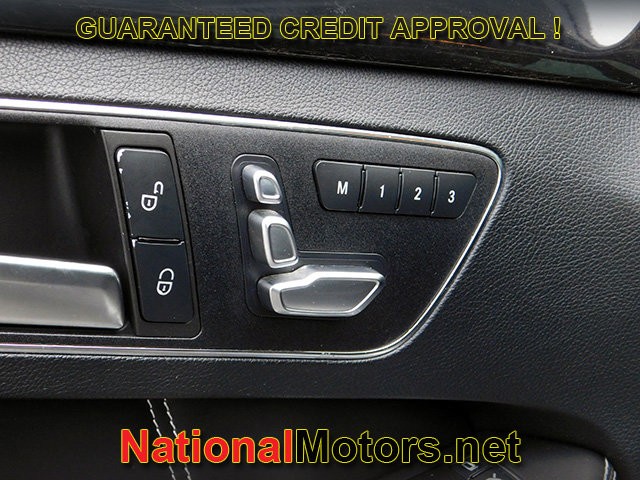 Mercedes-Benz E-Class Vehicle Full-screen Gallery Image 14