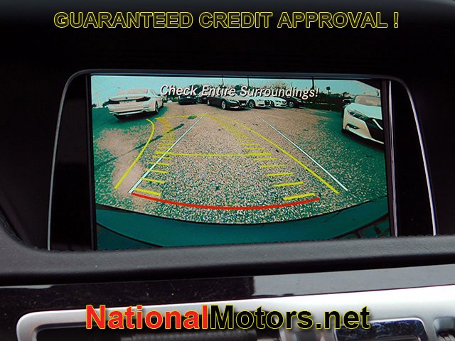 Mercedes-Benz E-Class Vehicle Full-screen Gallery Image 18