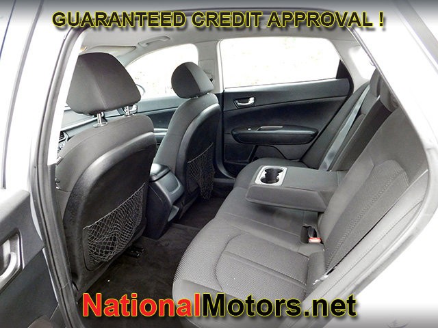 Kia Optima Vehicle Full-screen Gallery Image 09
