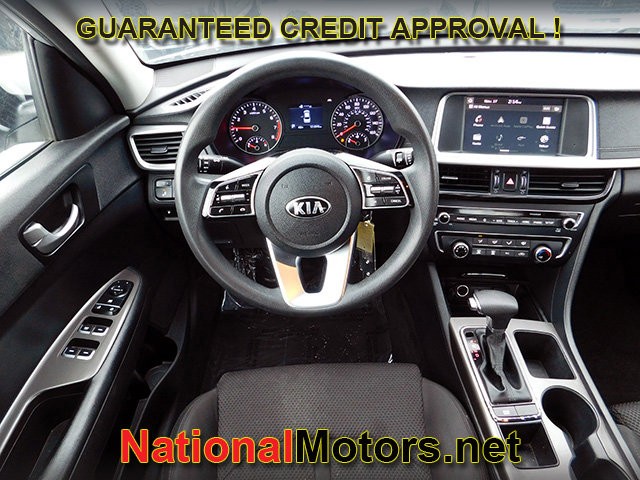 Kia Optima Vehicle Full-screen Gallery Image 10