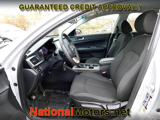 Kia Optima Vehicle Full-screen Gallery Image 12
