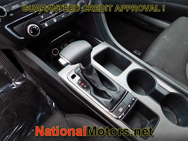 Kia Optima Vehicle Full-screen Gallery Image 17