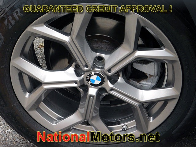 BMW X4 Vehicle Full-screen Gallery Image 09