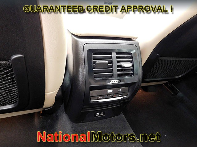 BMW X4 Vehicle Full-screen Gallery Image 13