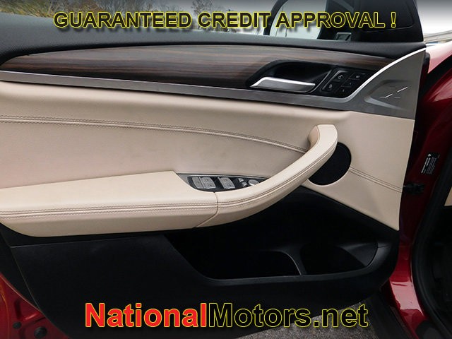 BMW X4 Vehicle Full-screen Gallery Image 15