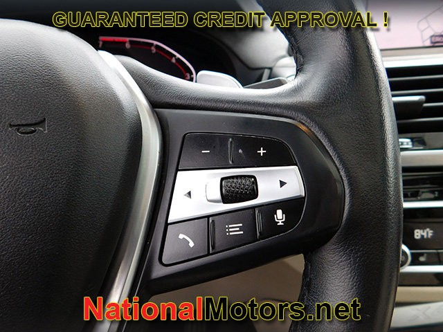 BMW X4 Vehicle Full-screen Gallery Image 25